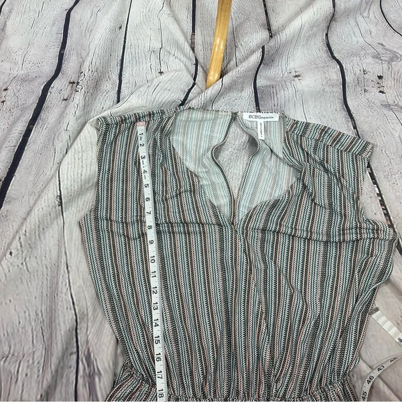 BCBGeneration shorts romper size small - Picture 3 of 8